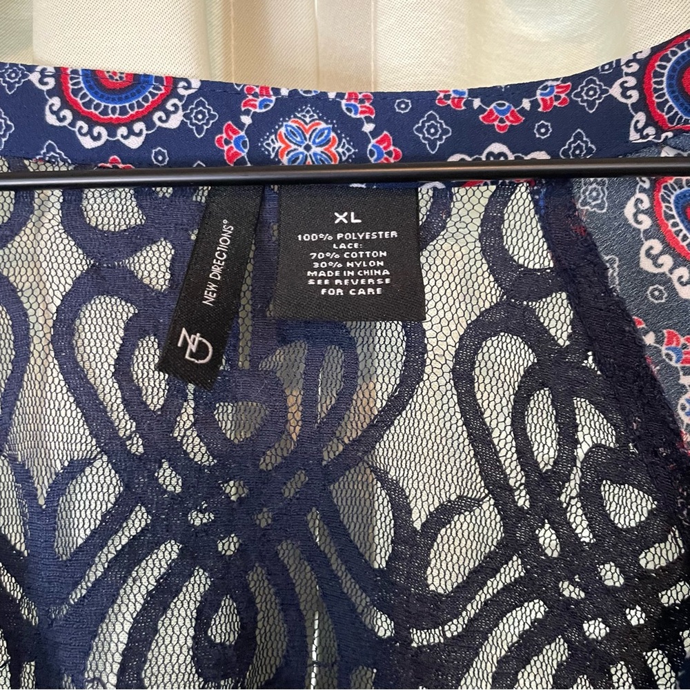 New Directions Bandanna Print Long Blouse - Picture 4 of 11